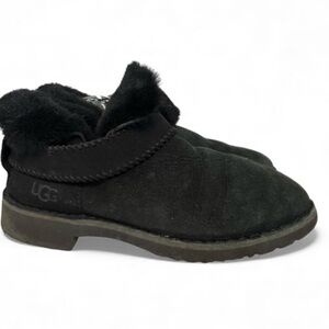 UGG McKay Ankle Sheer Lined Women’s Size 9 Boots